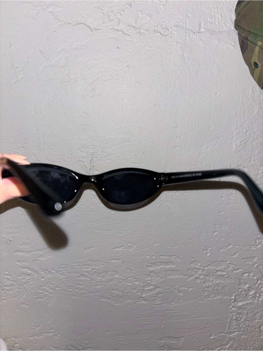 Black oval sunglasses - Picture 3 of 5